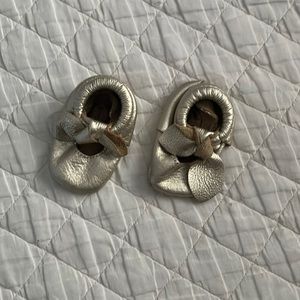 Freshly Picked Knotted Bow Soft Soles Gold size 2